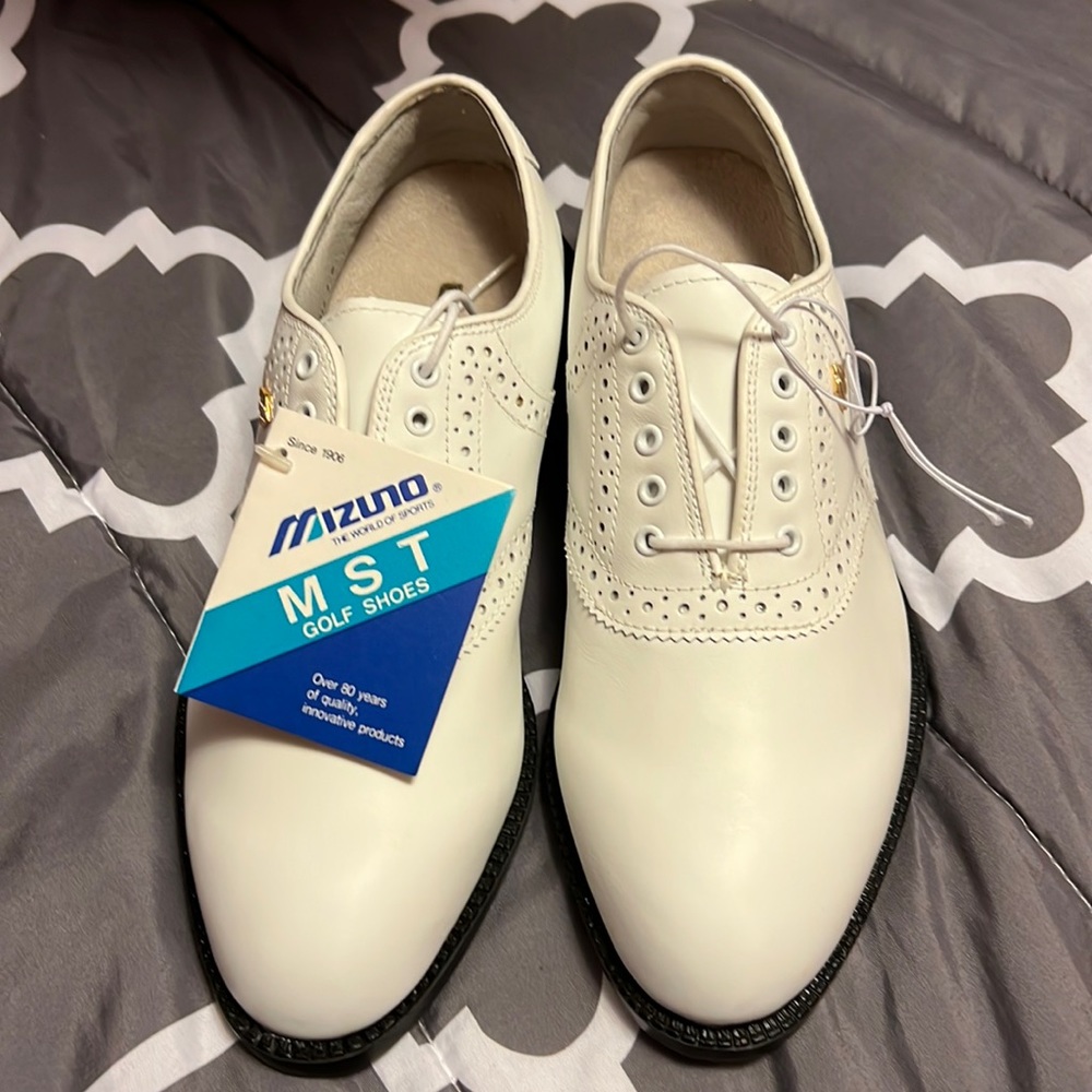 NWT Mizuno Golf Shoes